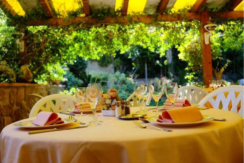 L' Escapade Hotel & Restaurant ル・プラデ エクステリア 写真