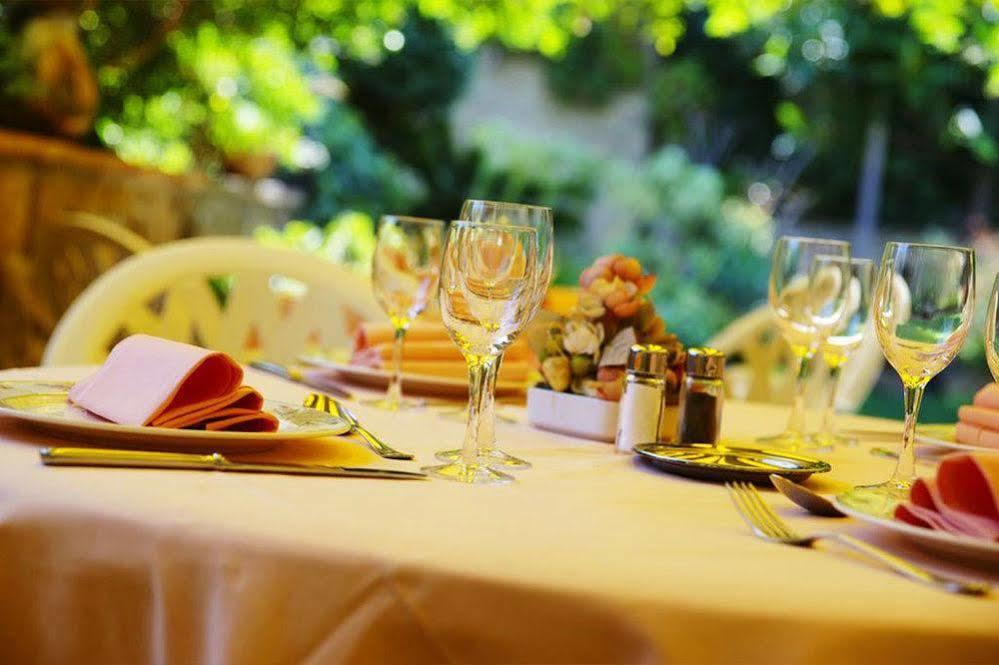 L' Escapade Hotel & Restaurant ル・プラデ エクステリア 写真